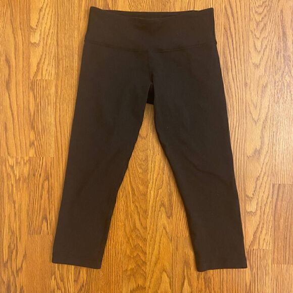 Lululemon Black Crop Leggings Size 6 - Picture 1 of 3